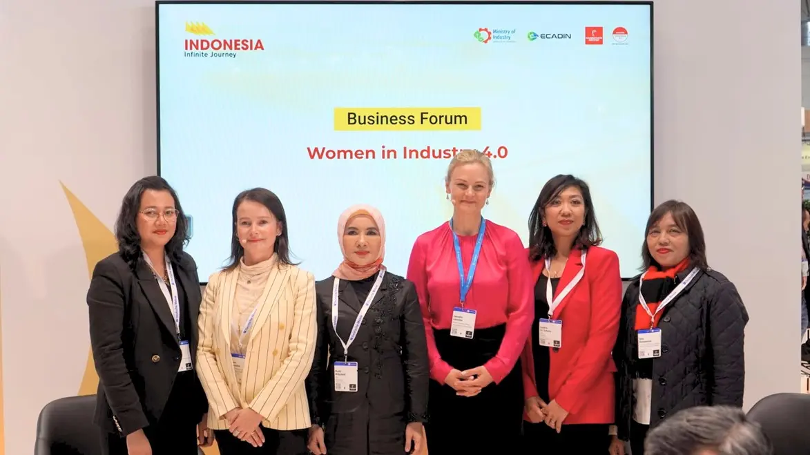 Photo of the leading women pioneers from ECADIN, PERTAMINA, thyssenkrupp, Schneider Electric at the Business Forum titled 'Women in Industry 4.0' during the Hannover Messe 2024 in Germany.