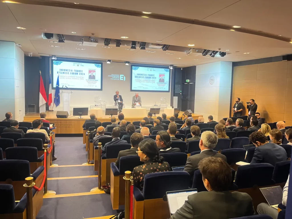 Attendees fill a large room during the Indonesia-France Business Forum 2024, with support from ECADIN.